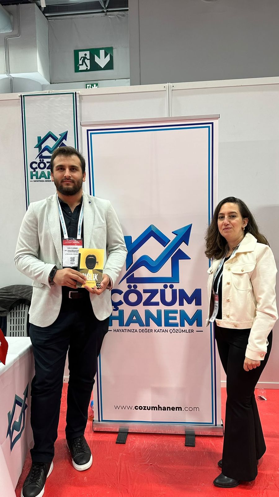 Halil Çınar and author Sonay Başak Peltek with the signed book Çığlık at the Çözüm Hanem booth